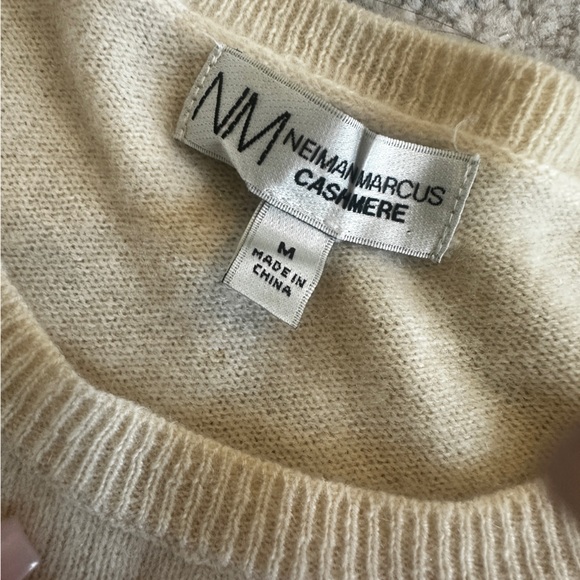 Neiman Marcus Sweaters - Neiman Marcus Cashmere Scoop Neck Sweater in Soft Cream